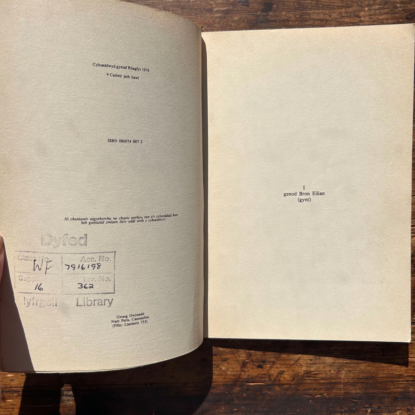 Gwynt I Oen - Nofel Gan John E. Williams - 1976 1st Edition (Preloved)