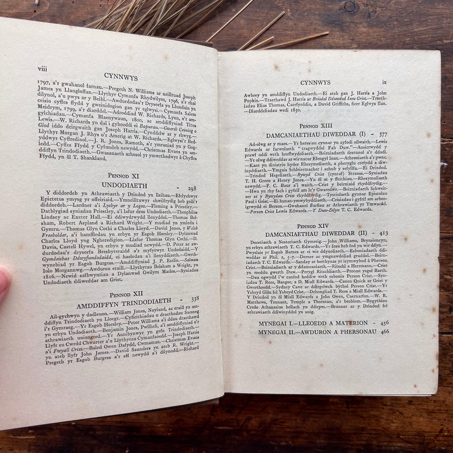 Hanfod Duw a Pherson Crist - John Gwili Jenkins 1931 (Preloved)