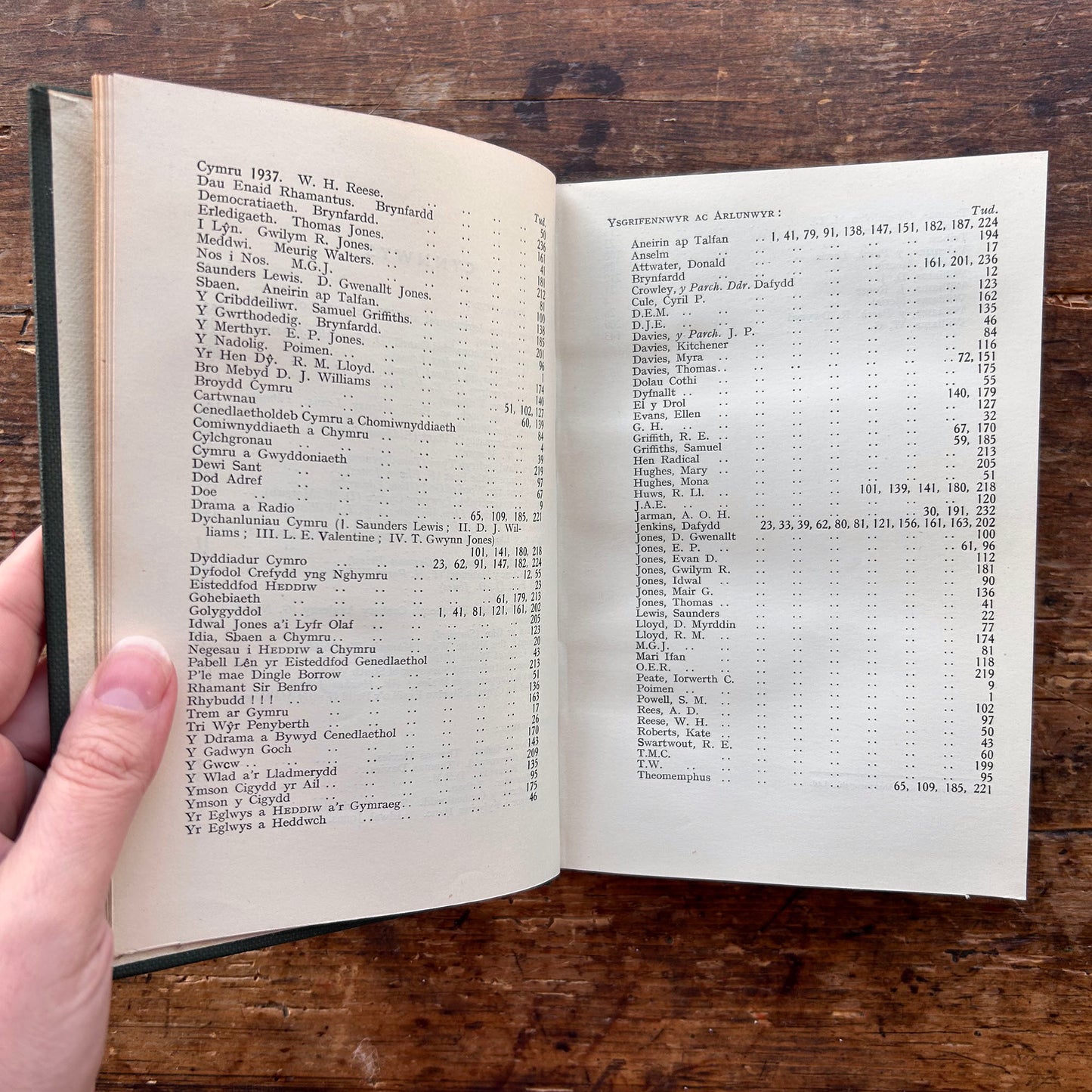 William Jones - Nofel Gan T. Rowland Hughes - 1951 (Rhag-gariad)