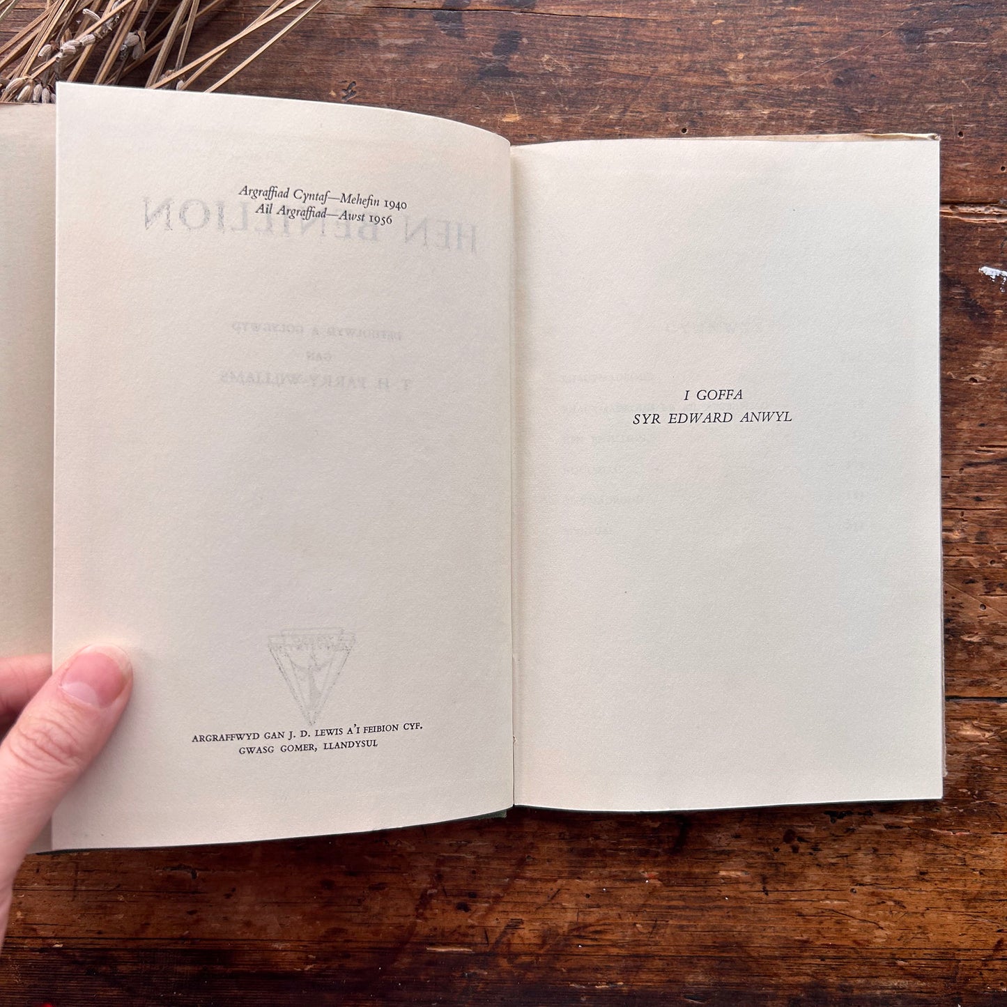 Hen Benillion - T.H. Parry Williams - Welsh Verses 1956 (Preloved)