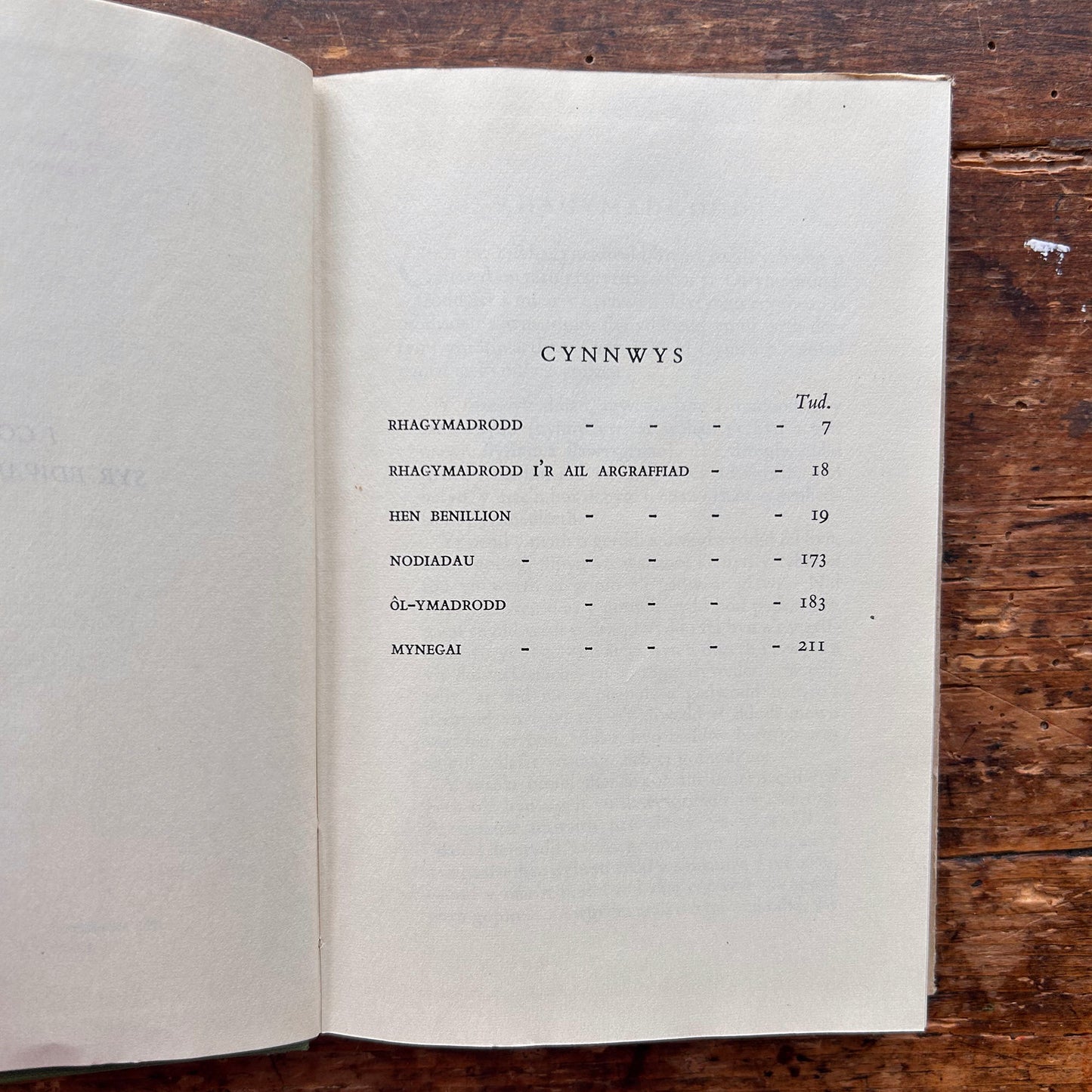 Hen Benillion - T.H. Parry Williams - Welsh Verses 1956 (Preloved)