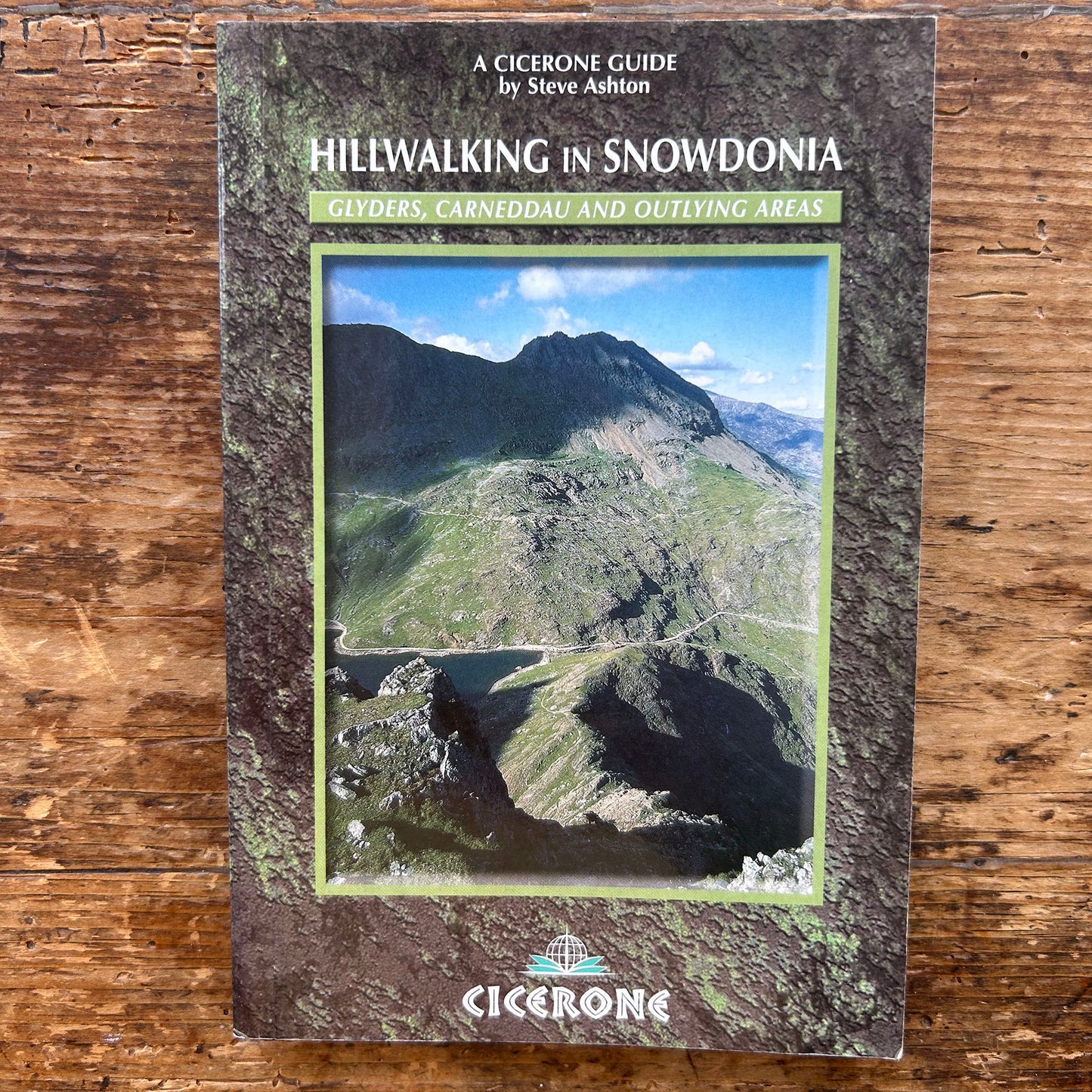 Hillwalking in Snowdonia - Cicerone Guide - Steve Ashton - 2002 (Preloved)