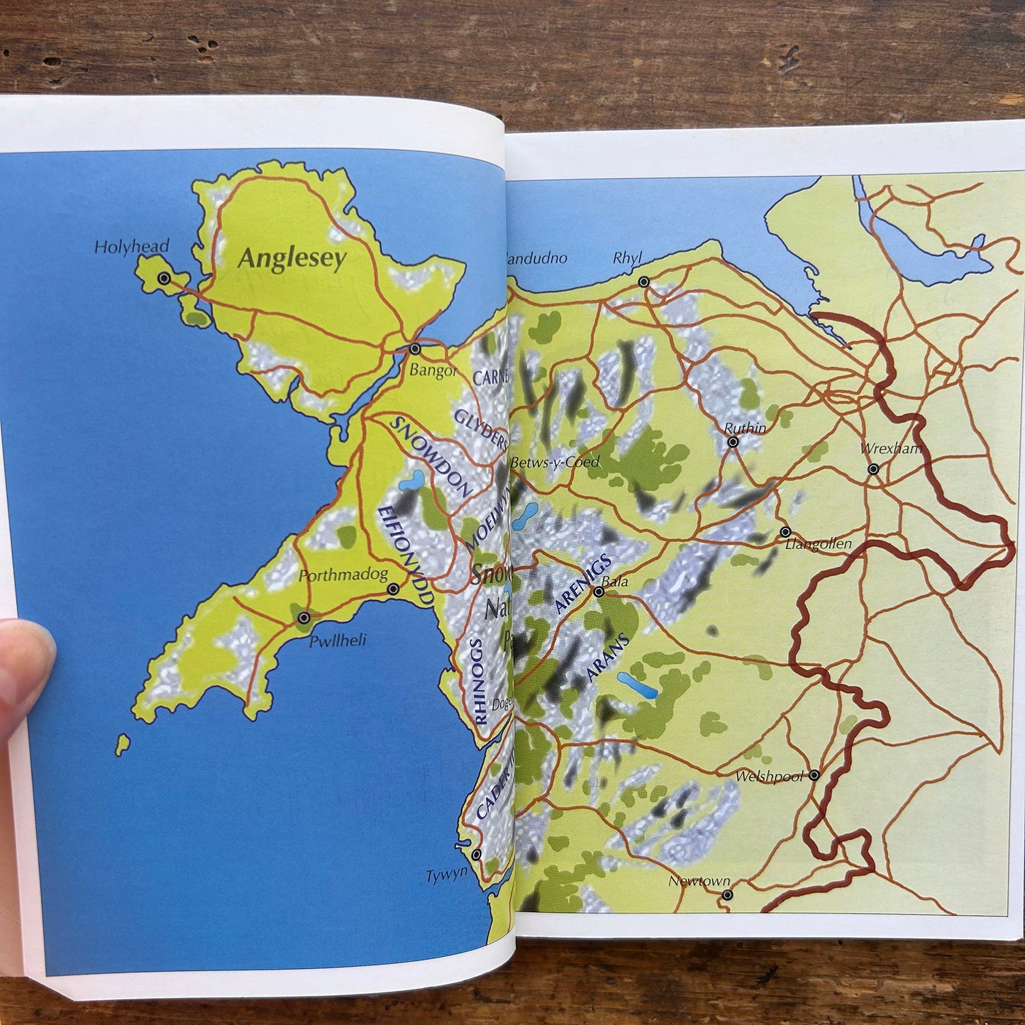 Hillwalking in Snowdonia - Cicerone Guide - Steve Ashton - 2002 (Preloved)