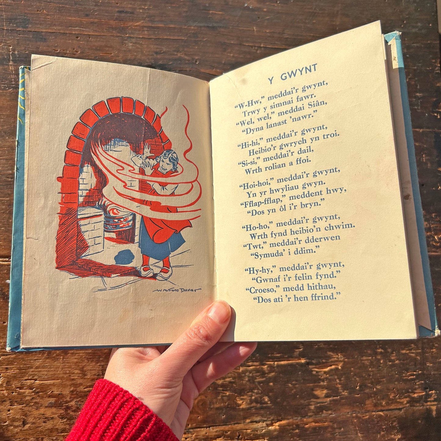 Hosan Nadolig - Nellie Harries-Jones - Vintage Welsh Book (Preloved)