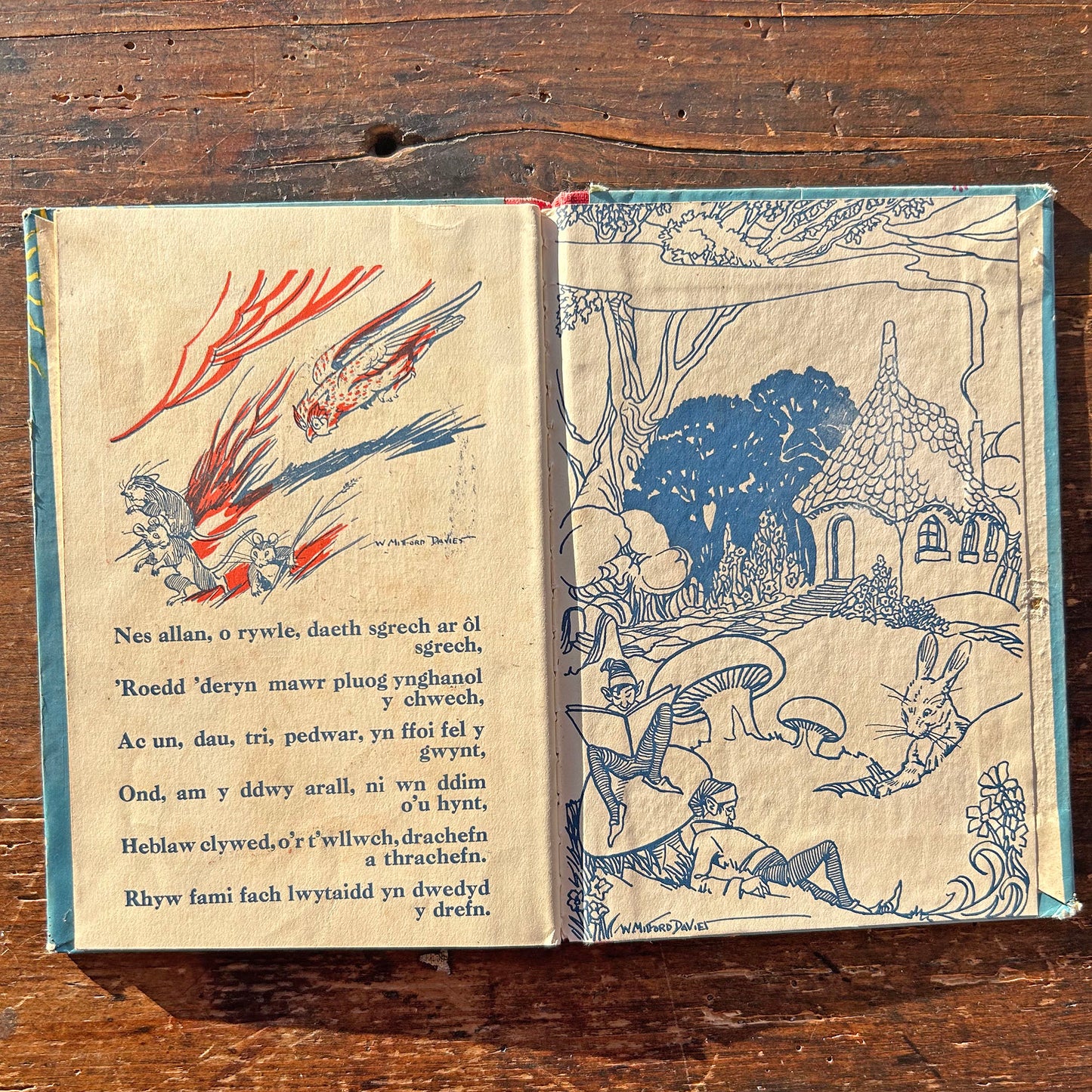 Hosan Nadolig - Nellie Harries-Jones - Vintage Welsh Book (Preloved)