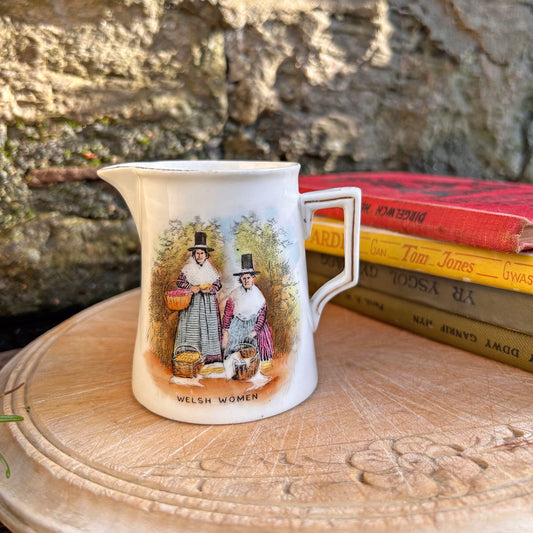 Jwg Cregyn - Gwisgoedd Cymreig - Parti Nyddu Cymru - Cofrodd Hynafol (Wedi'i Ail-law)