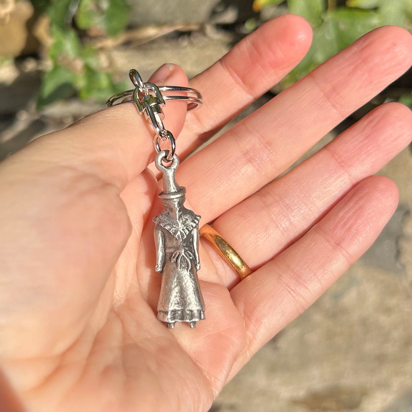 Keyring / Key Chain - Pewter - Welsh Lady