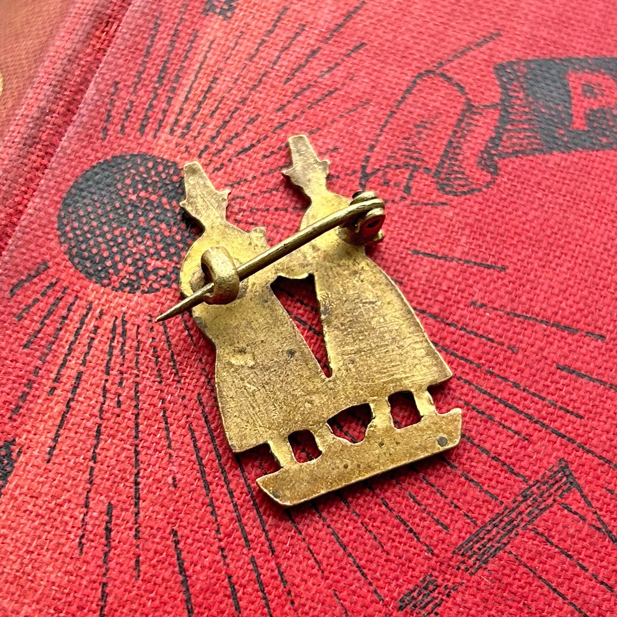 Lapel Pin Badge / Brooch - Vintage - Welsh Ladies - Cymru Am Byth (Preloved)