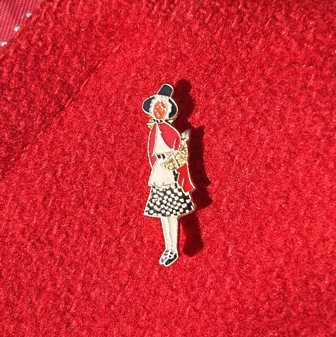 Lapel Pin / Badge - Vintage - Welsh Lady (Preloved)