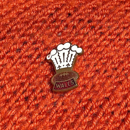 Pin Lapel / Bathodyn - Hen Ffasiwn - Rygbi Cymru (Wedi'i Ail-law)