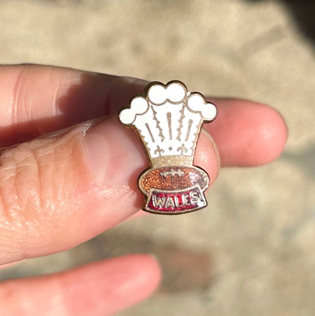 Pin Lapel / Bathodyn - Hen Ffasiwn - Rygbi Cymru (Wedi'i Ail-law)