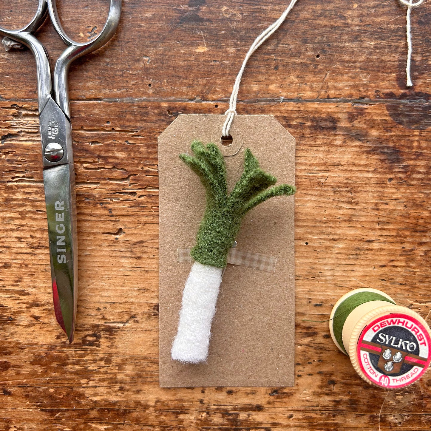 Bathodyn / Tlws - Cennin Pedr Gwlân