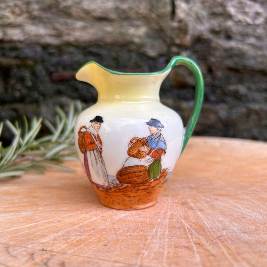 Jwg Cregyn - Gwisgoedd Cymreig - Parti Nyddu Cymru - Cofrodd Hynafol (Wedi'i Ail-law)