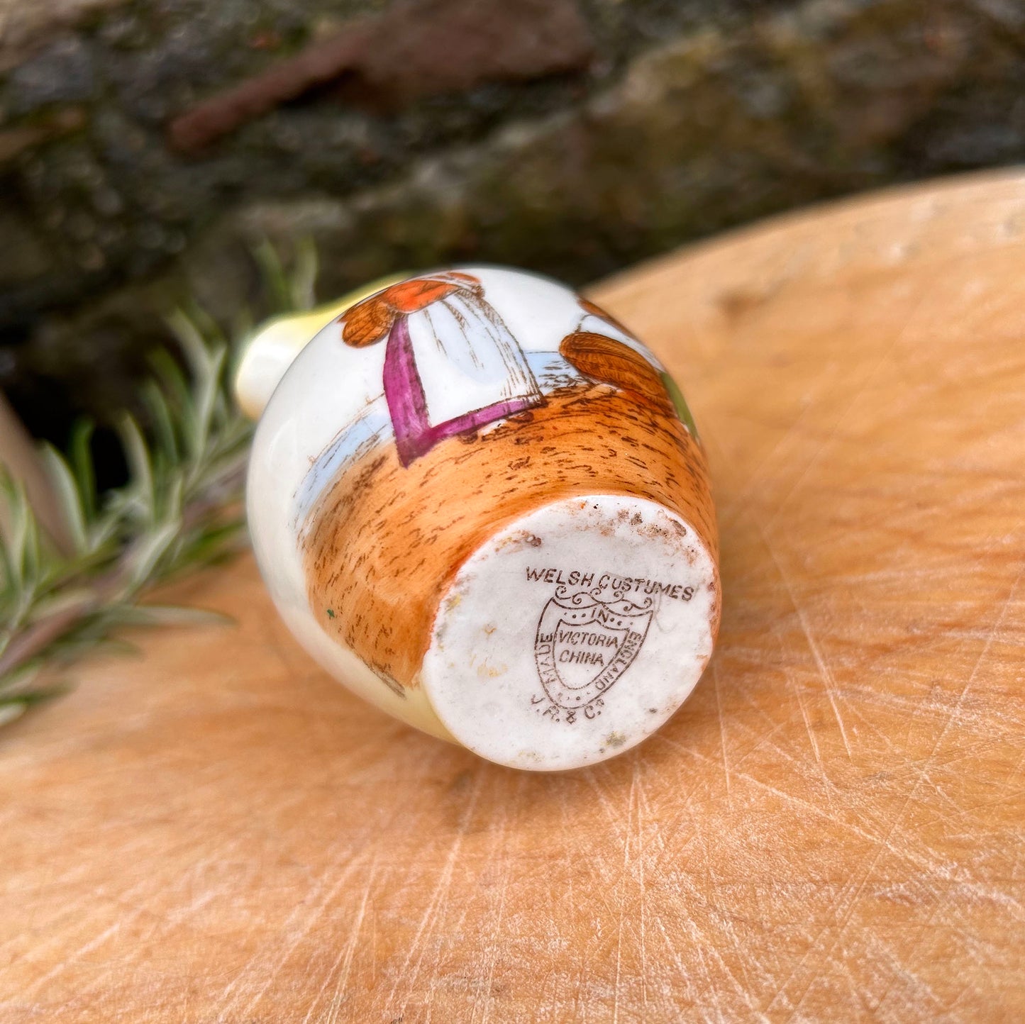 Jwg Cregyn - Gwisgoedd Cymreig - Parti Nyddu Cymru - Cofrodd Hynafol (Wedi'i Ail-law)