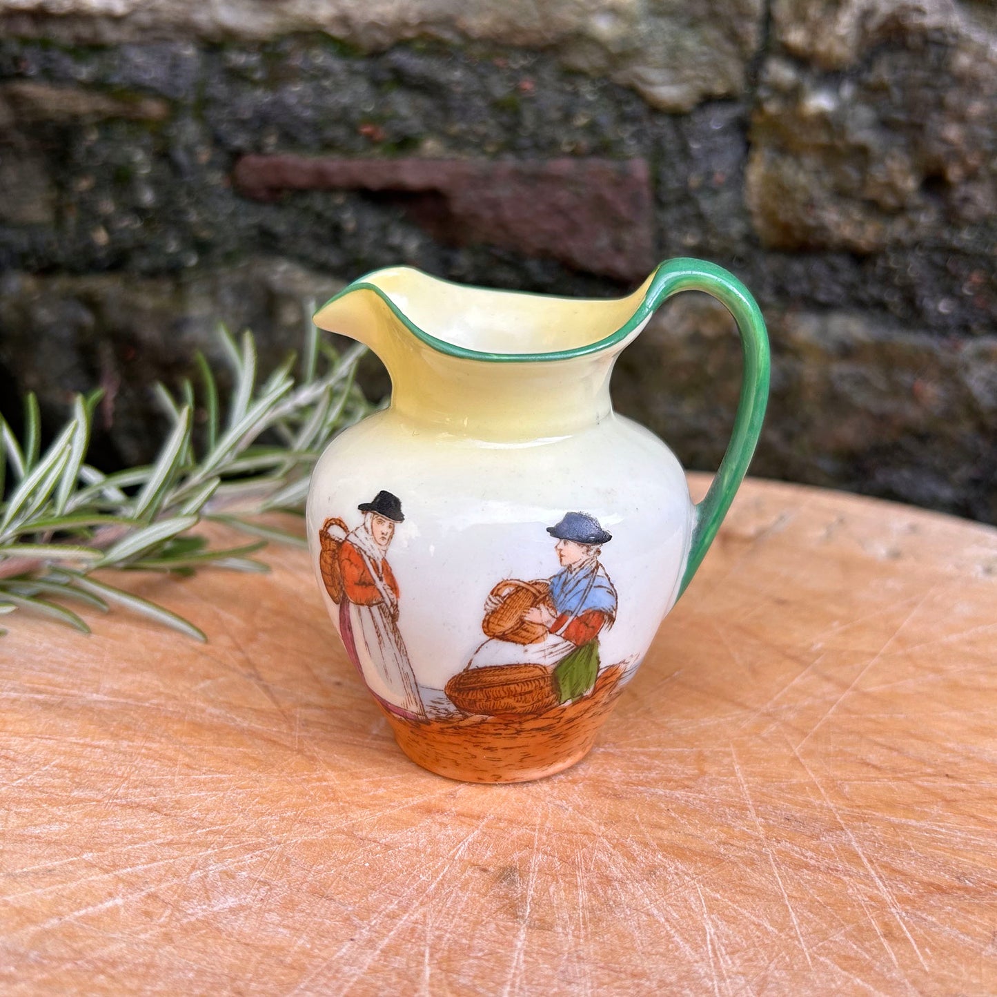 Jwg Cregyn - Gwisgoedd Cymreig - Parti Nyddu Cymru - Cofrodd Hynafol (Wedi'i Ail-law)