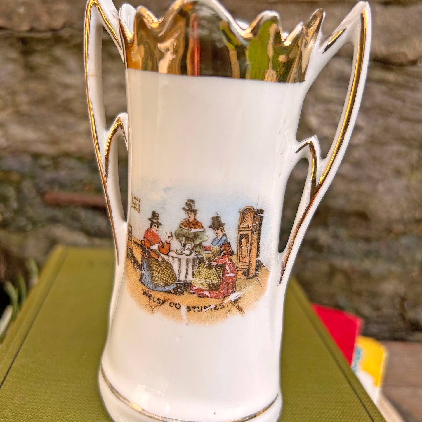 Jwg Cregyn - Gwisgoedd Cymreig - Parti Nyddu Cymru - Cofrodd Hynafol (Wedi'i Ail-law)