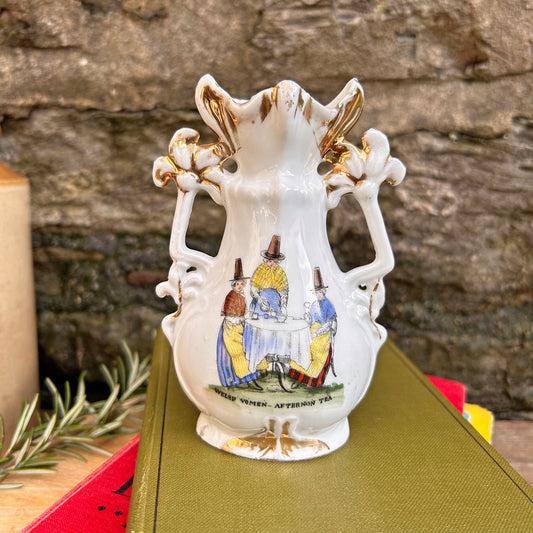 Jwg Cregyn - Gwisgoedd Cymreig - Parti Nyddu Cymru - Cofrodd Hynafol (Wedi'i Ail-law)