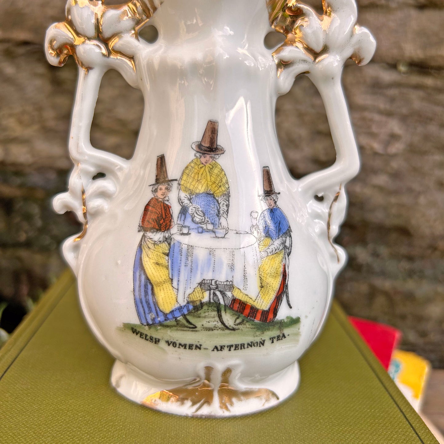 Jwg Cregyn - Gwisgoedd Cymreig - Parti Nyddu Cymru - Cofrodd Hynafol (Wedi'i Ail-law)