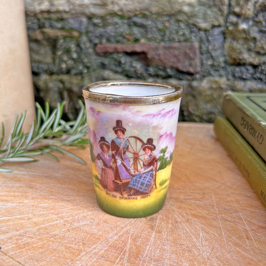 Jwg Cregyn - Gwisgoedd Cymreig - Parti Nyddu Cymru - Cofrodd Hynafol (Wedi'i Ail-law)