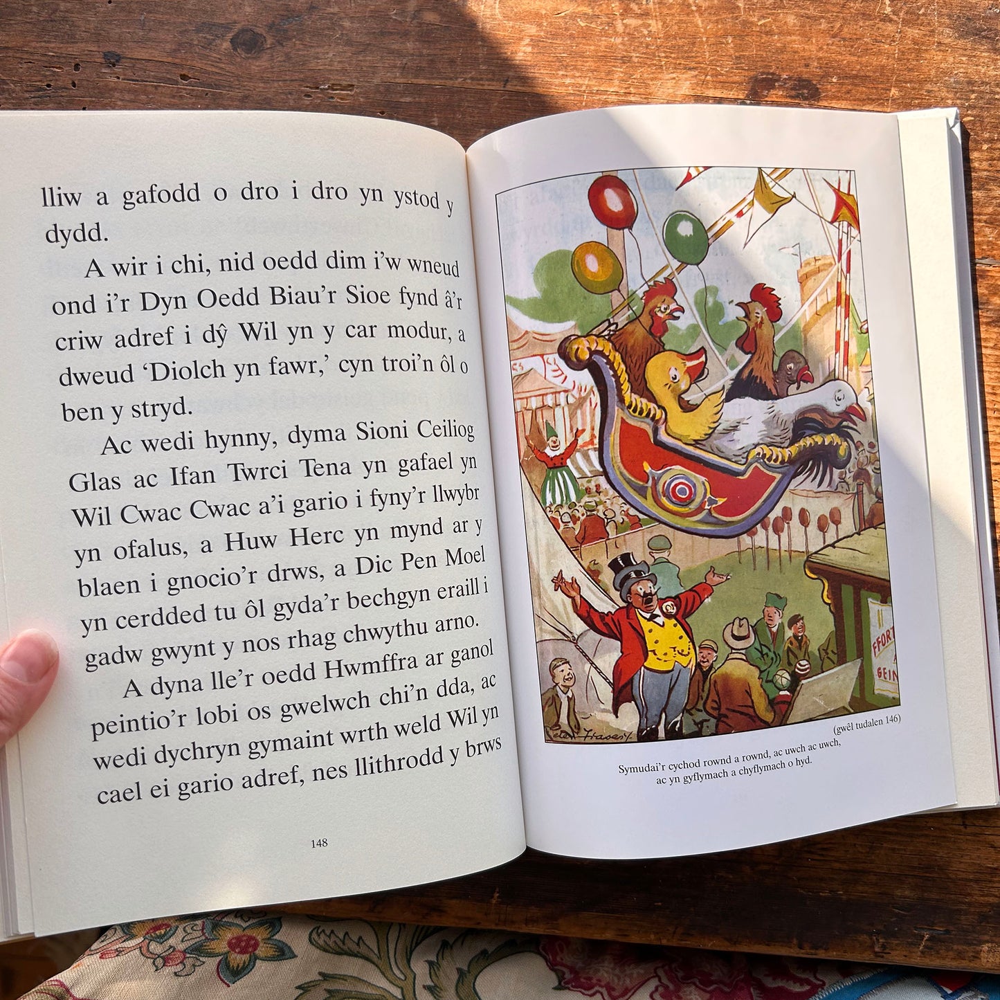 Llyfr Mawr Y Plant - Jennie Thomas - 2006 (Preloved)