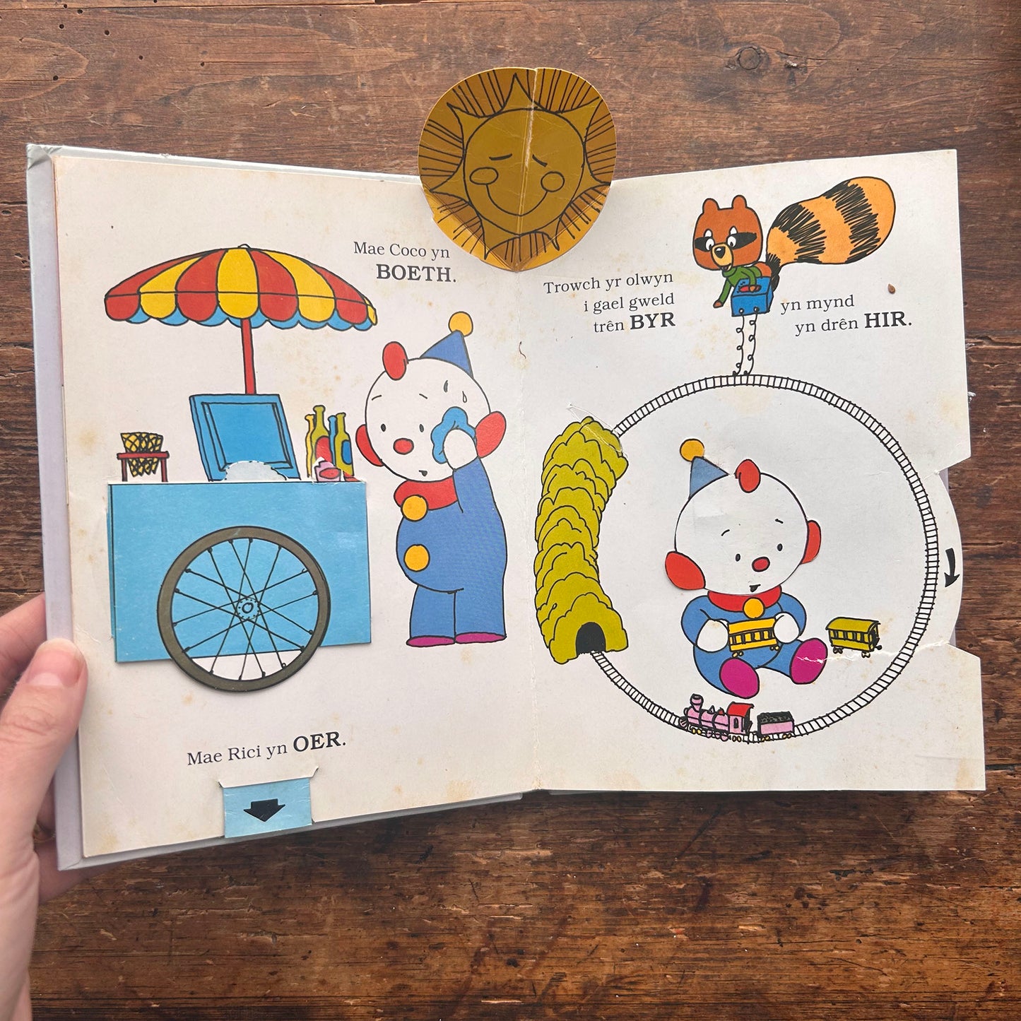 Llyfr Sbonc - Croes Ystyr - 1983 (Preloved)