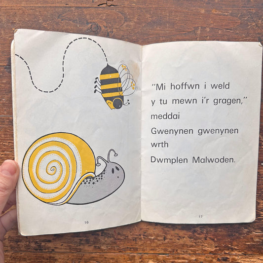 Llyfrau Dau Dau: Llyfr Bach Dwmplen Malwoden 1979 (Preloved)