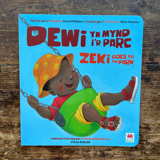 Mae Dewi yn Mynd i'r Parc / Zeki Goes to the Park (Preloved)