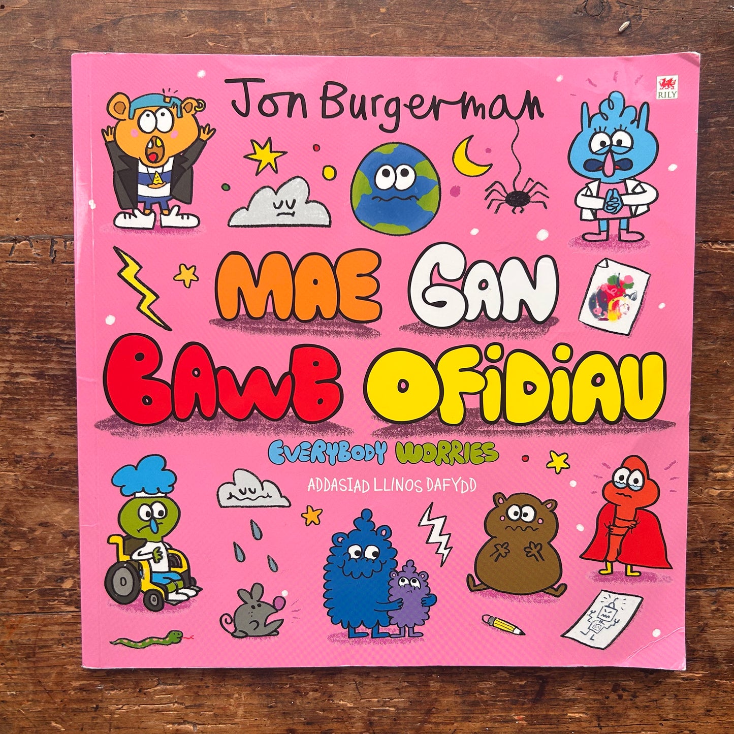 Mae gan Bawb Ofidiau / Everybody Worries (Preloved)