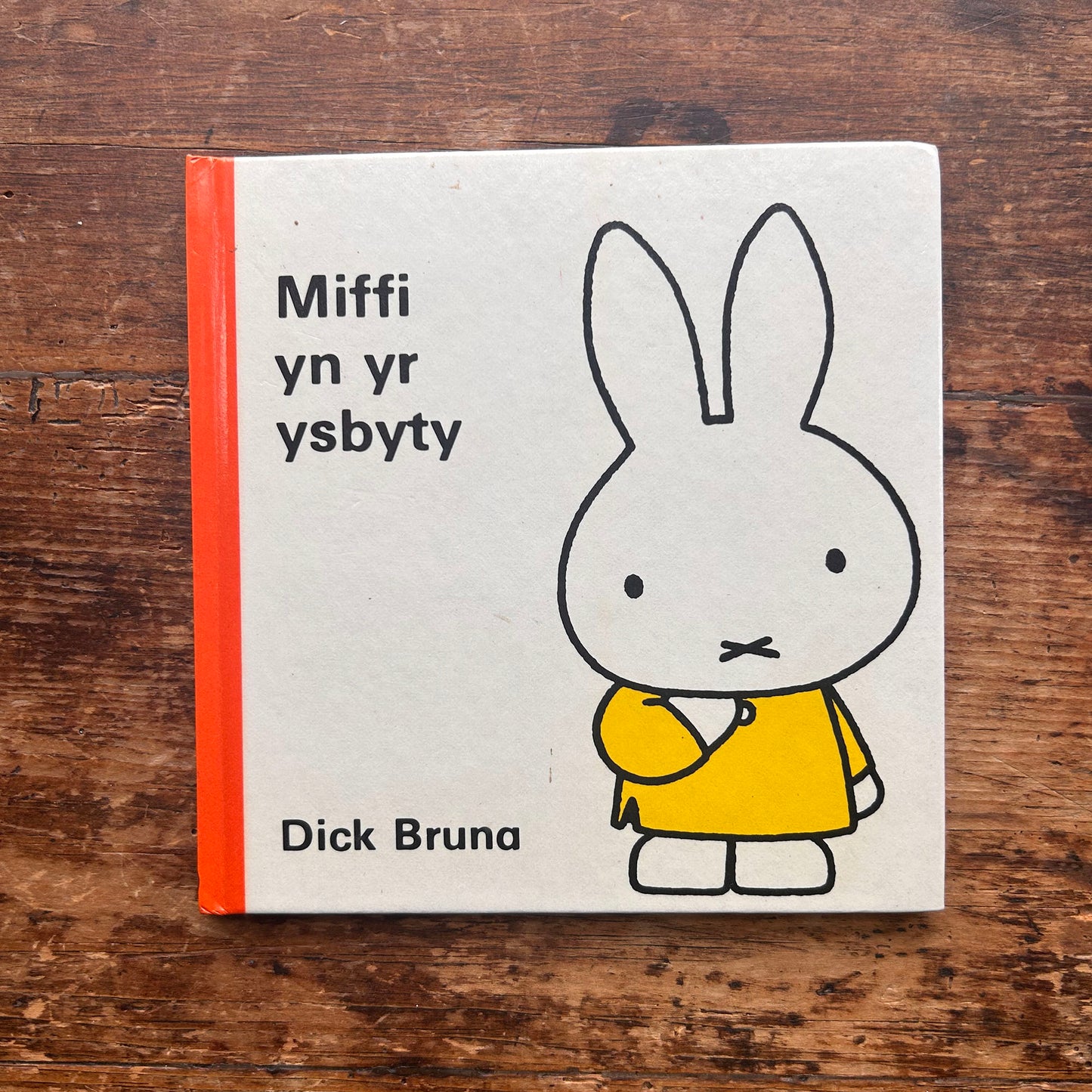 Miffi yn yr Ysbyty - Vinatge Welsh Miffy - 1976 (Preloved)