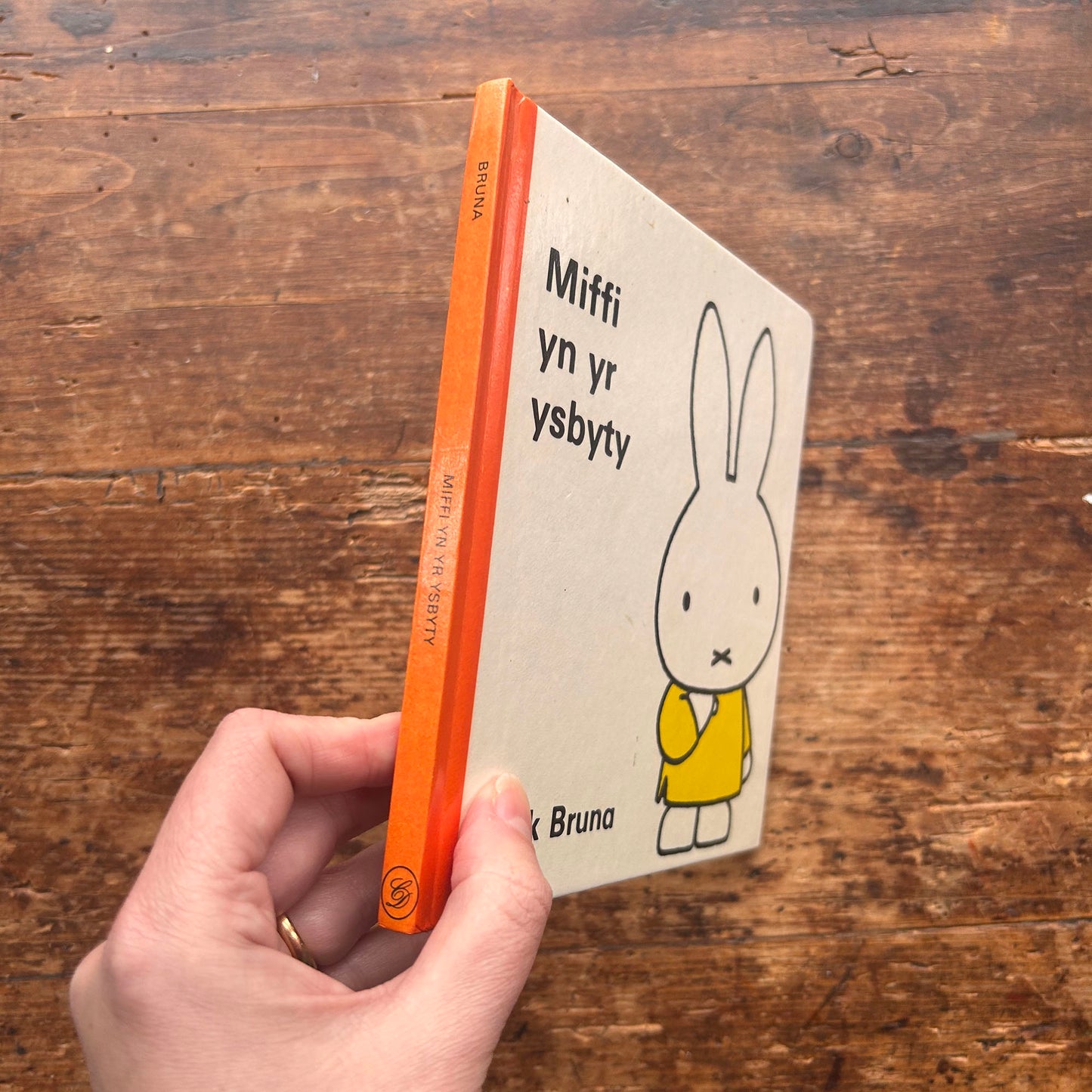 Miffi yn yr Ysbyty - Vinatge Welsh Miffy - 1976 (Preloved)