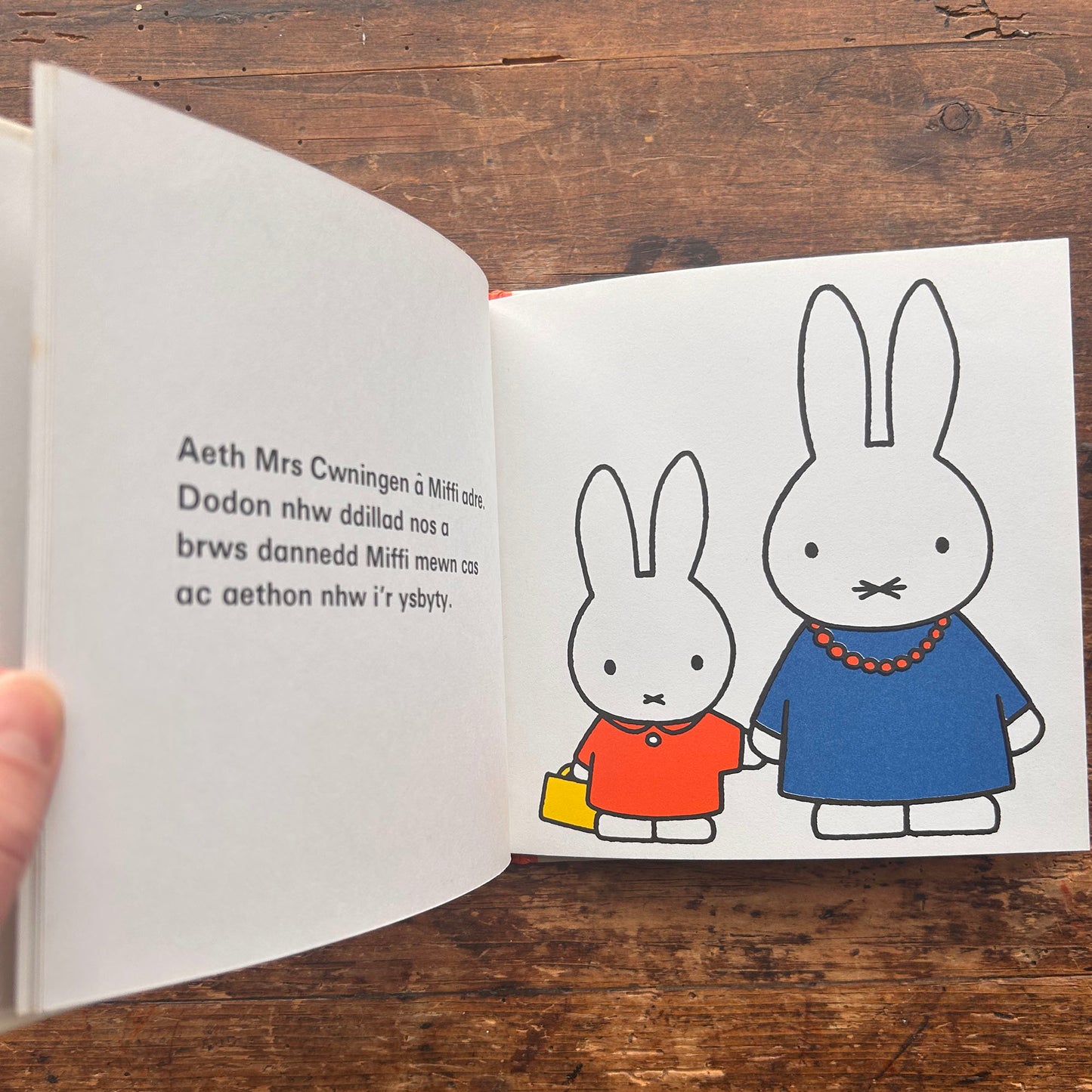 Miffi yn yr Ysbyty - Vinatge Welsh Miffy - 1976 (Preloved)