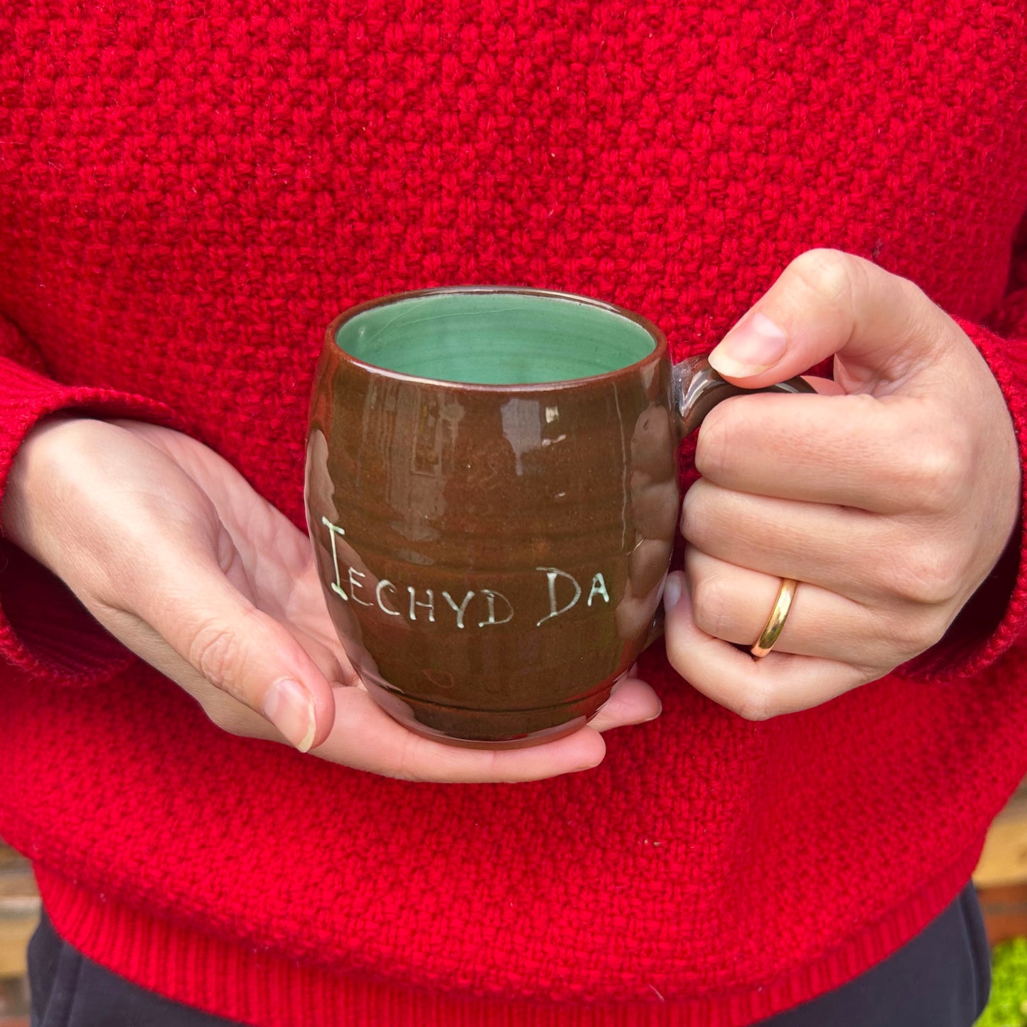 Mug - Welsh Studio Pottery - Iechyd Da (Preloved)