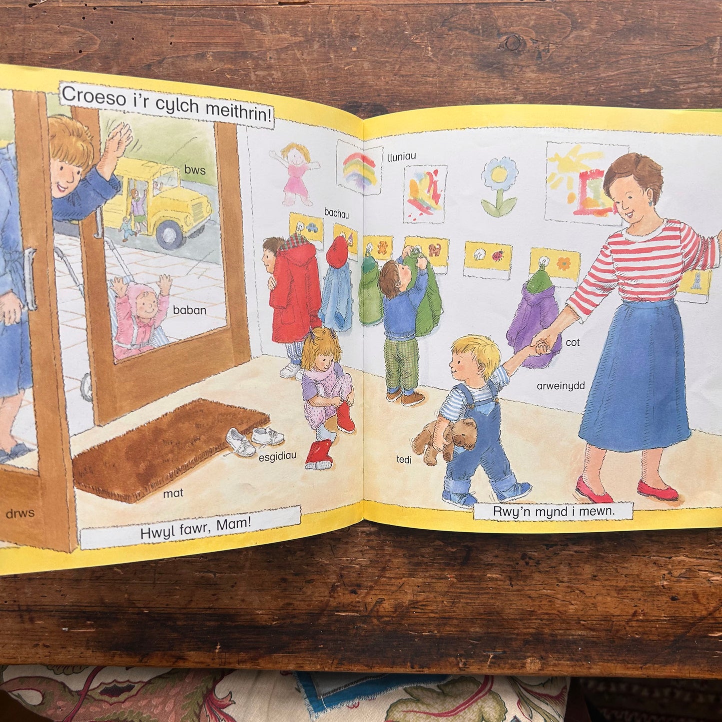 Mynd i'r Cylch Meithrin -  Edwina Riddell - 1992 (Preloved)