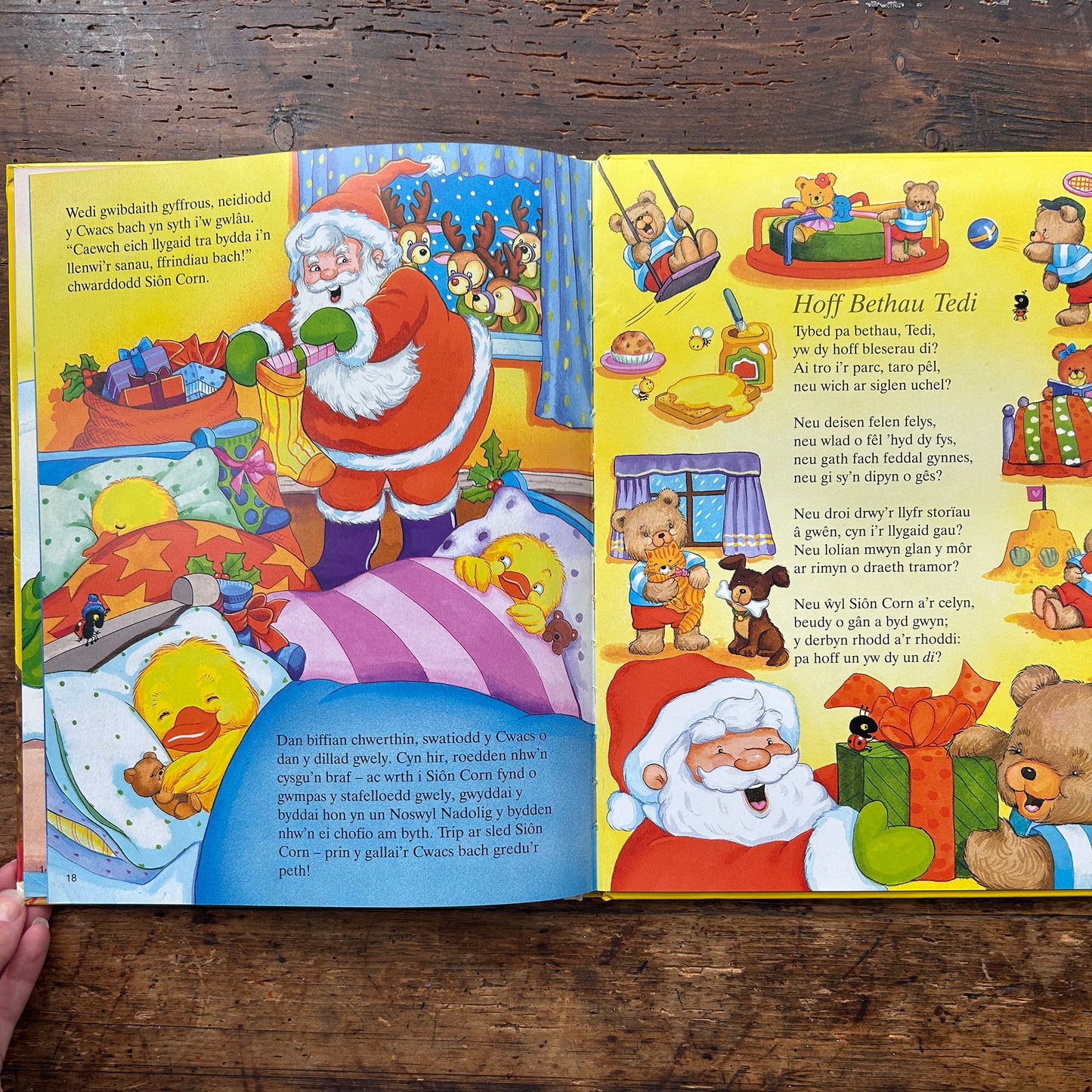 Pedair Stori Nadolig / Four Christmas Stories (Wedi'i Rag-garu)