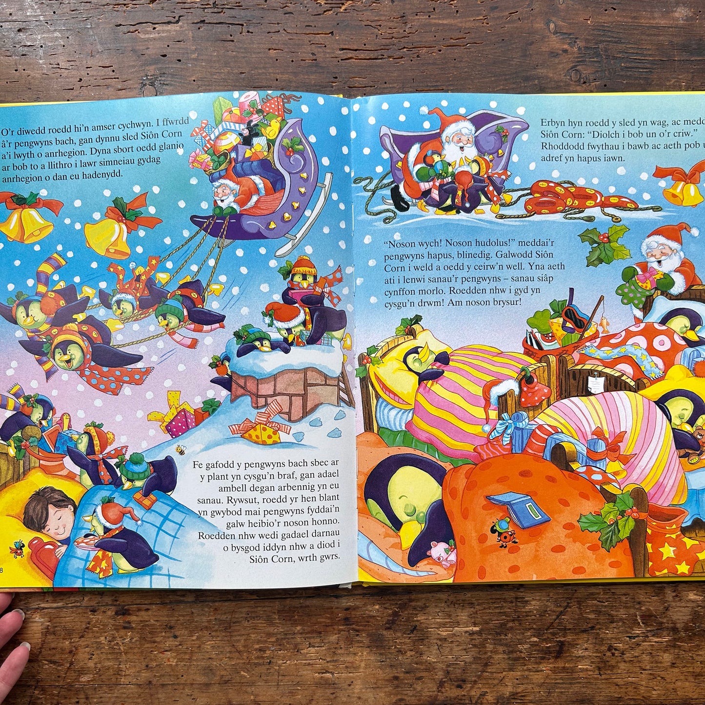 Pedair Stori Nadolig / Four Christmas Stories (Wedi'i Rag-garu)