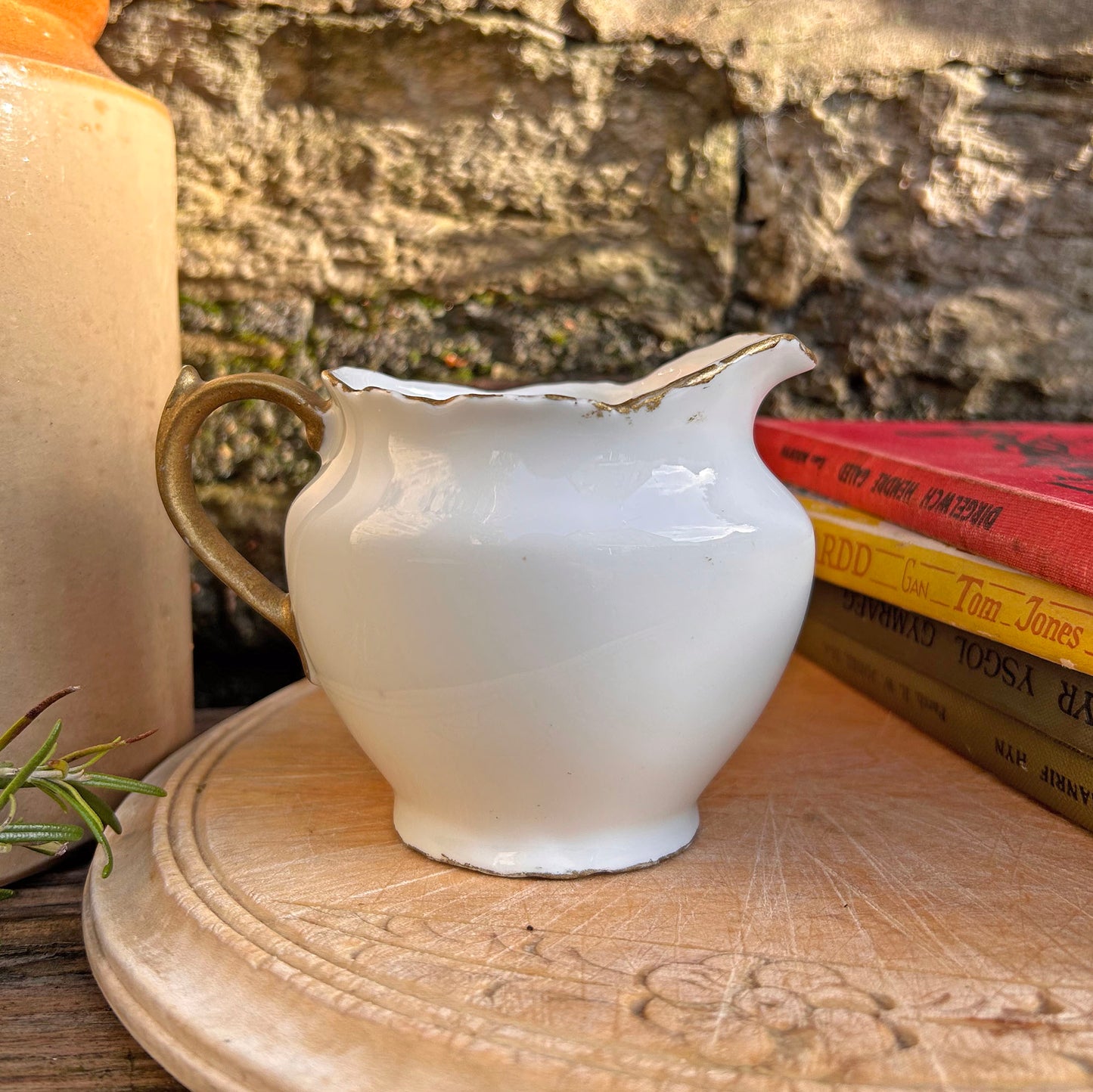 Jwg Cregyn - Gwisgoedd Cymreig - Parti Nyddu Cymru - Cofrodd Hynafol (Wedi'i Ail-law)