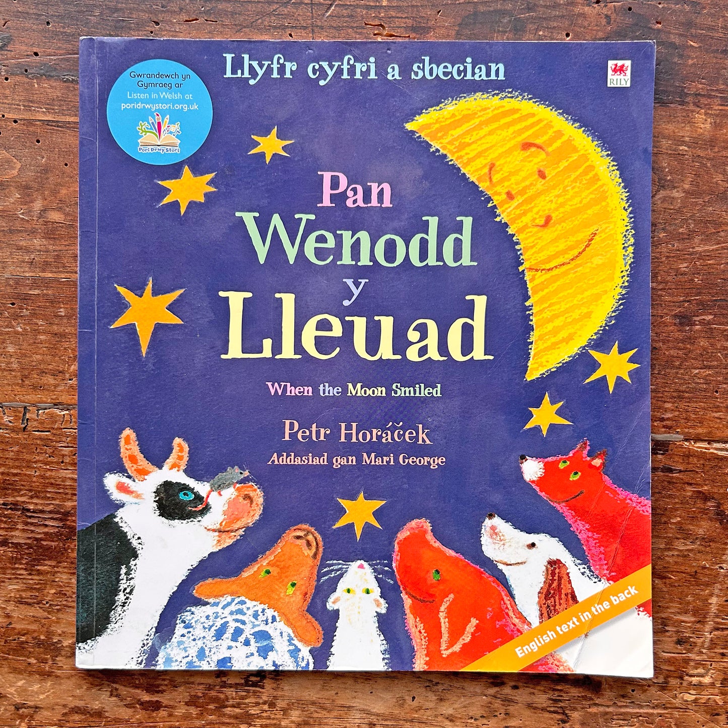 Pan Wenodd y Lleuad / When the Moon Smelned (Rhag-gariad)