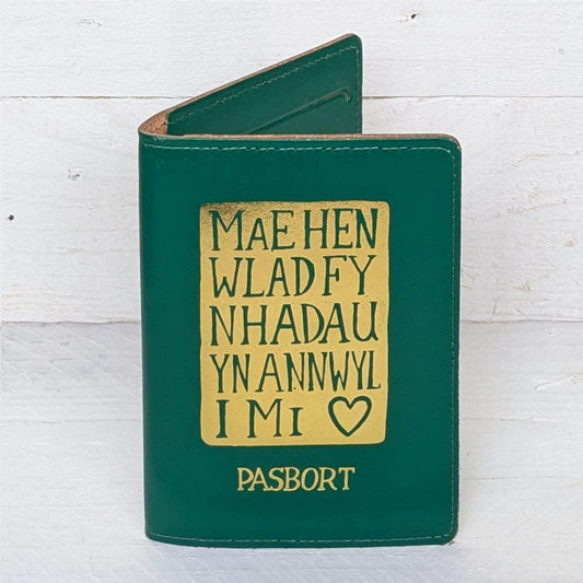 Passport Cover - Welsh National Anthem - Mae Hen Wlad - Green