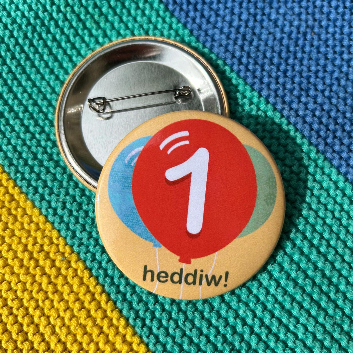 TRADE - Badge / Pin  - Penblwydd Hapus! Happy Birthday! Choose Age x 6