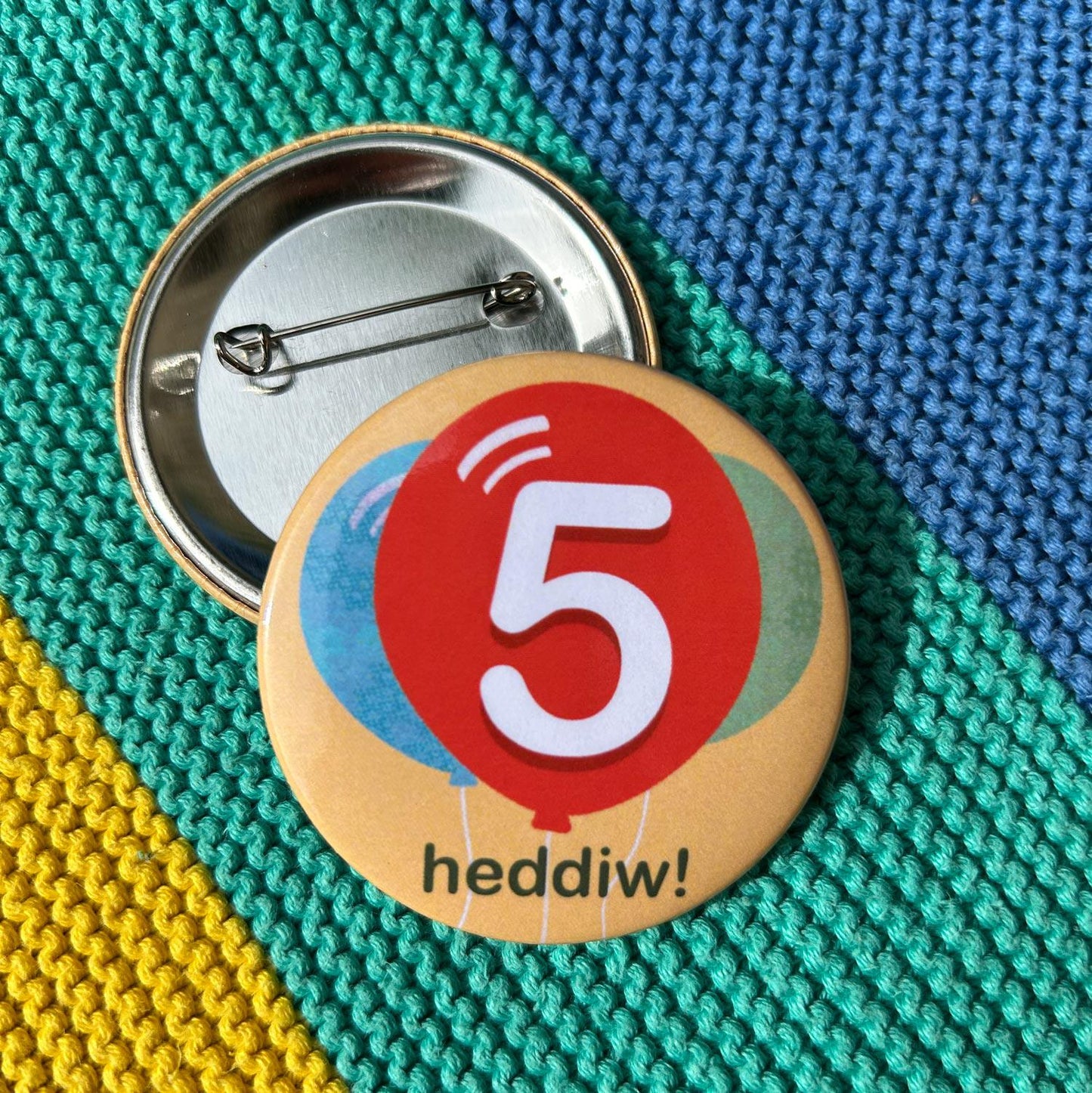 TRADE - Badge / Pin  - Penblwydd Hapus! Happy Birthday! Choose Age x 6