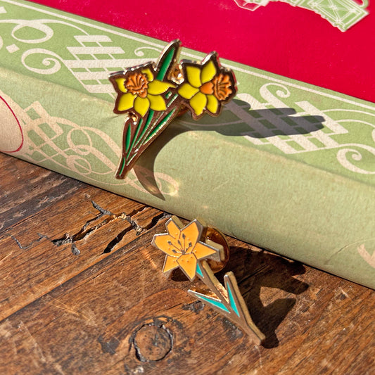 Pin Badge / Brooch - Enamel Metal - Welsh Daffodils x 2