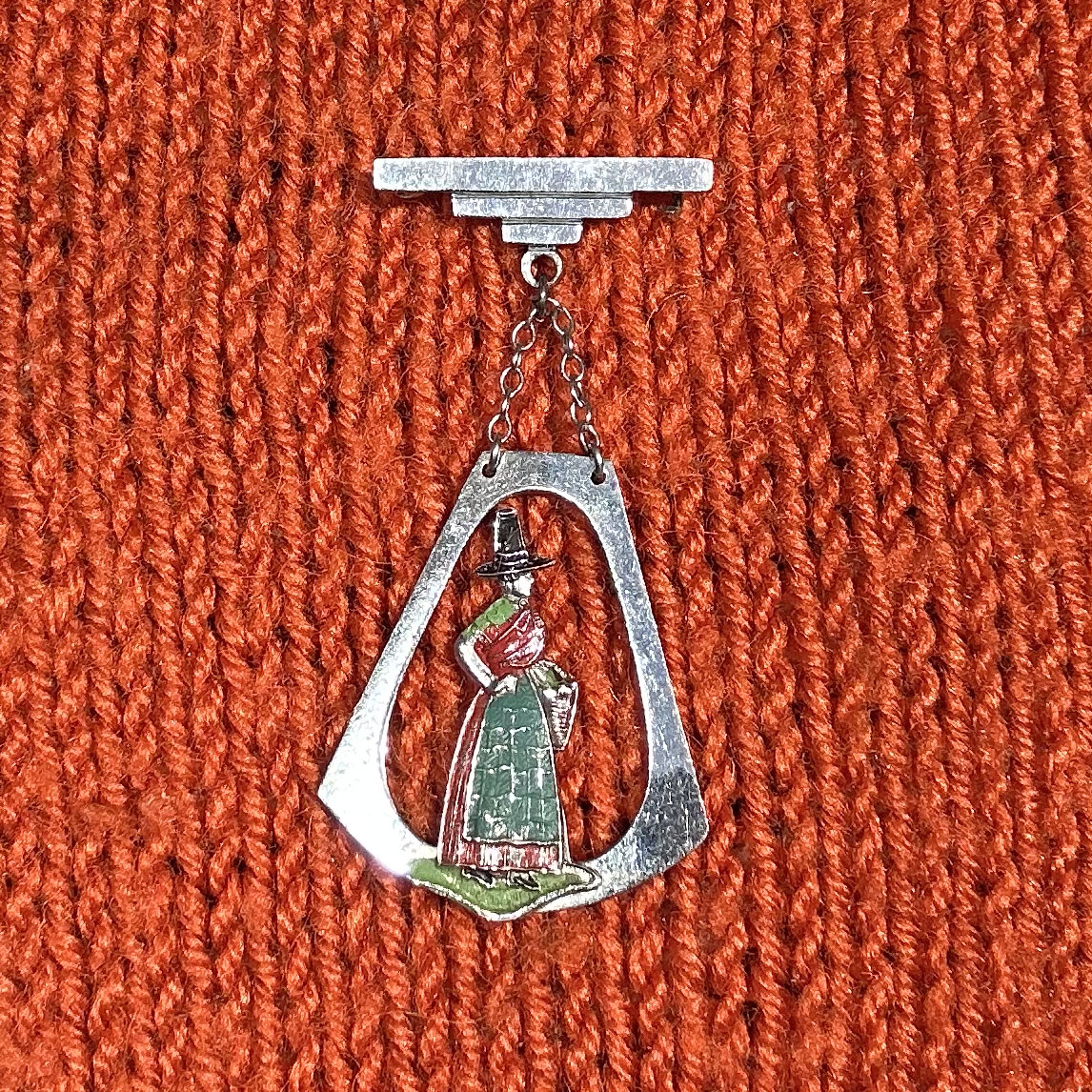 Pin / Brooch - Vintage Art Deco - Welsh Lady (Preloved)