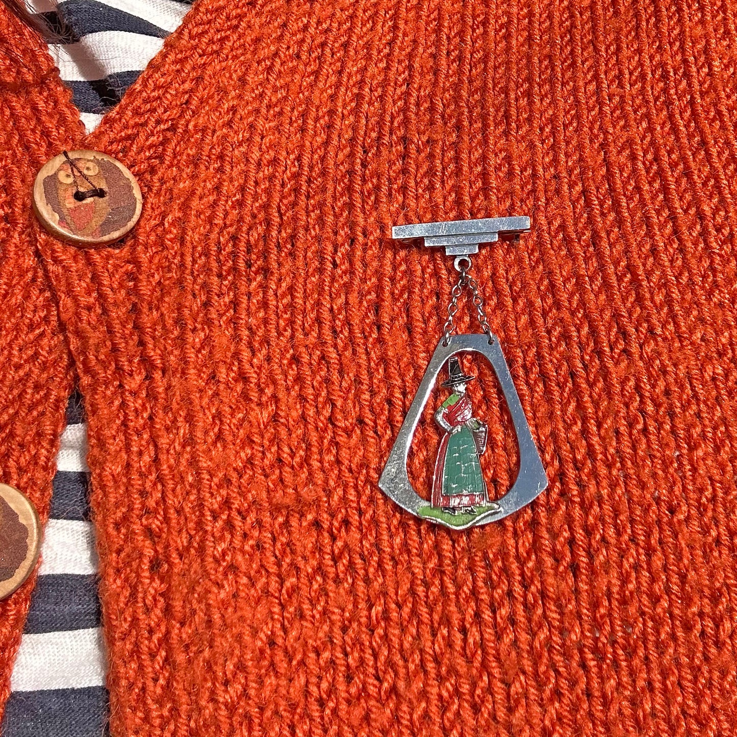 Pin / Brooch - Vintage Art Deco - Welsh Lady (Preloved)