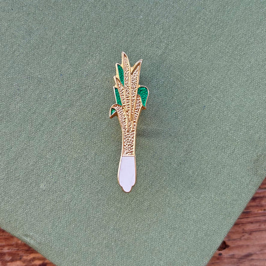 Pin Badge / Brooch - Vintage Enamel Metal - Welsh Leek (Preloved)