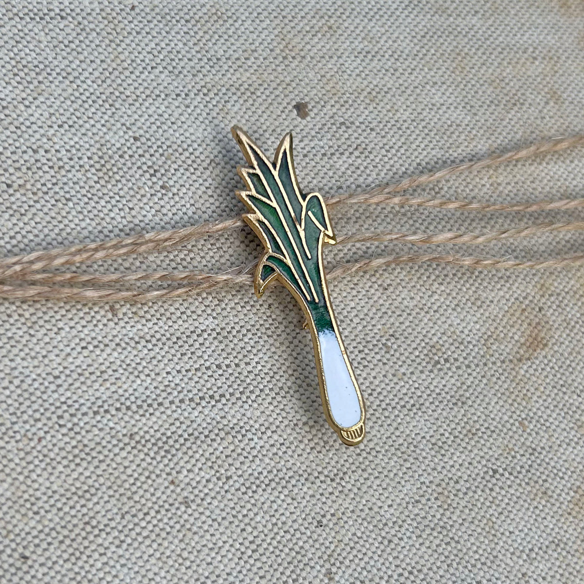 Pin Badge / Brooch - Vintage Enamel Metal - Welsh Leek (Preloved)