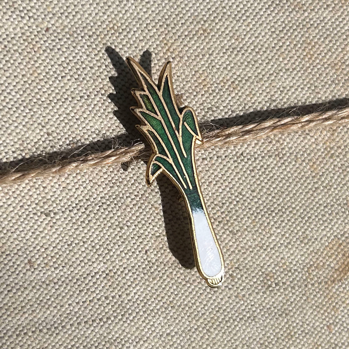 Pin Badge / Brooch - Vintage Enamel Metal - Welsh Leek (Preloved)