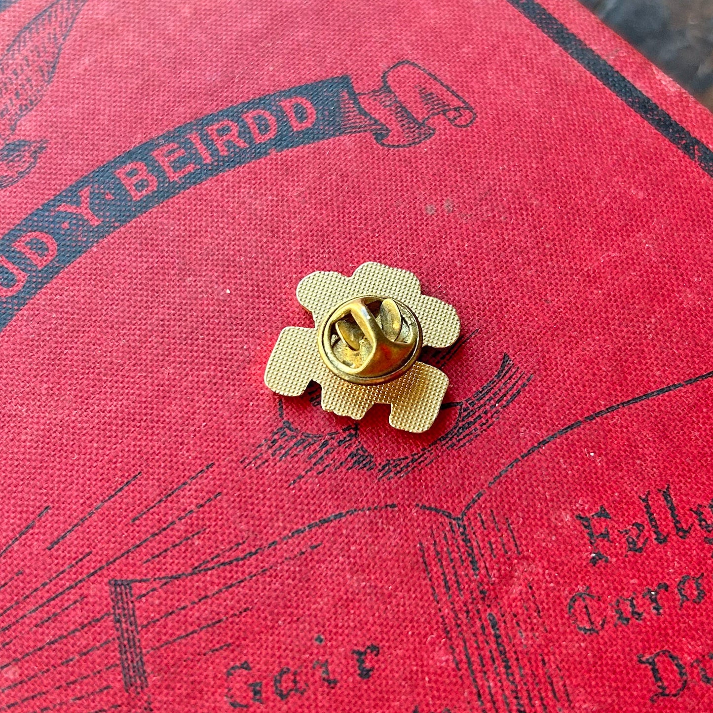 Pin Lapel / Bathodyn - Vintage - Fleur de Lis - Cymru (Preloved)