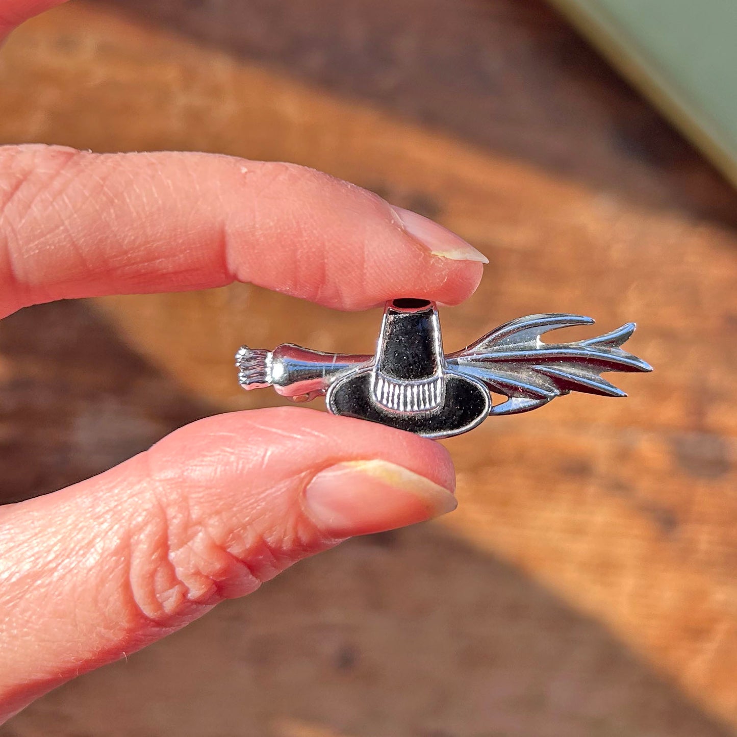 Pin Badge / Brooch - Vintage - Welsh Lady Hat and Leek - Mizpah (Preloved)