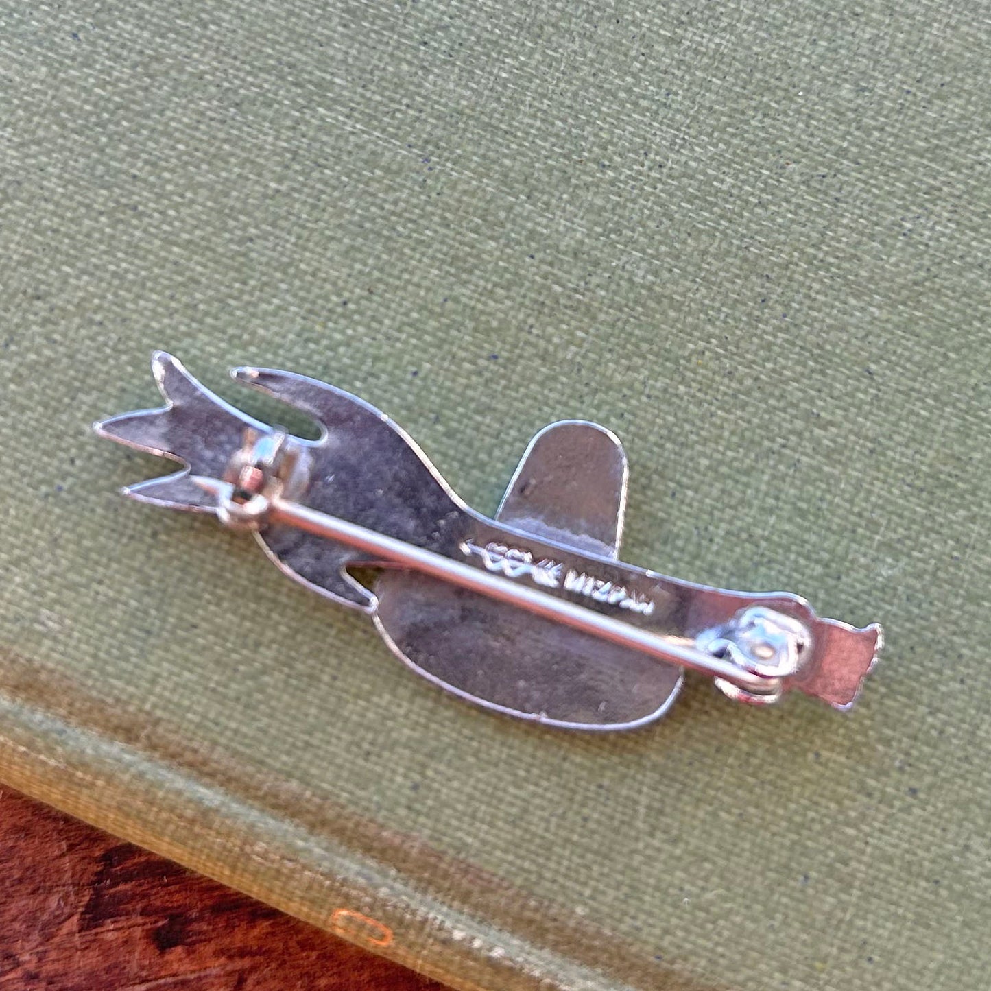 Pin Badge / Brooch - Vintage - Welsh Lady Hat and Leek - Mizpah (Preloved)