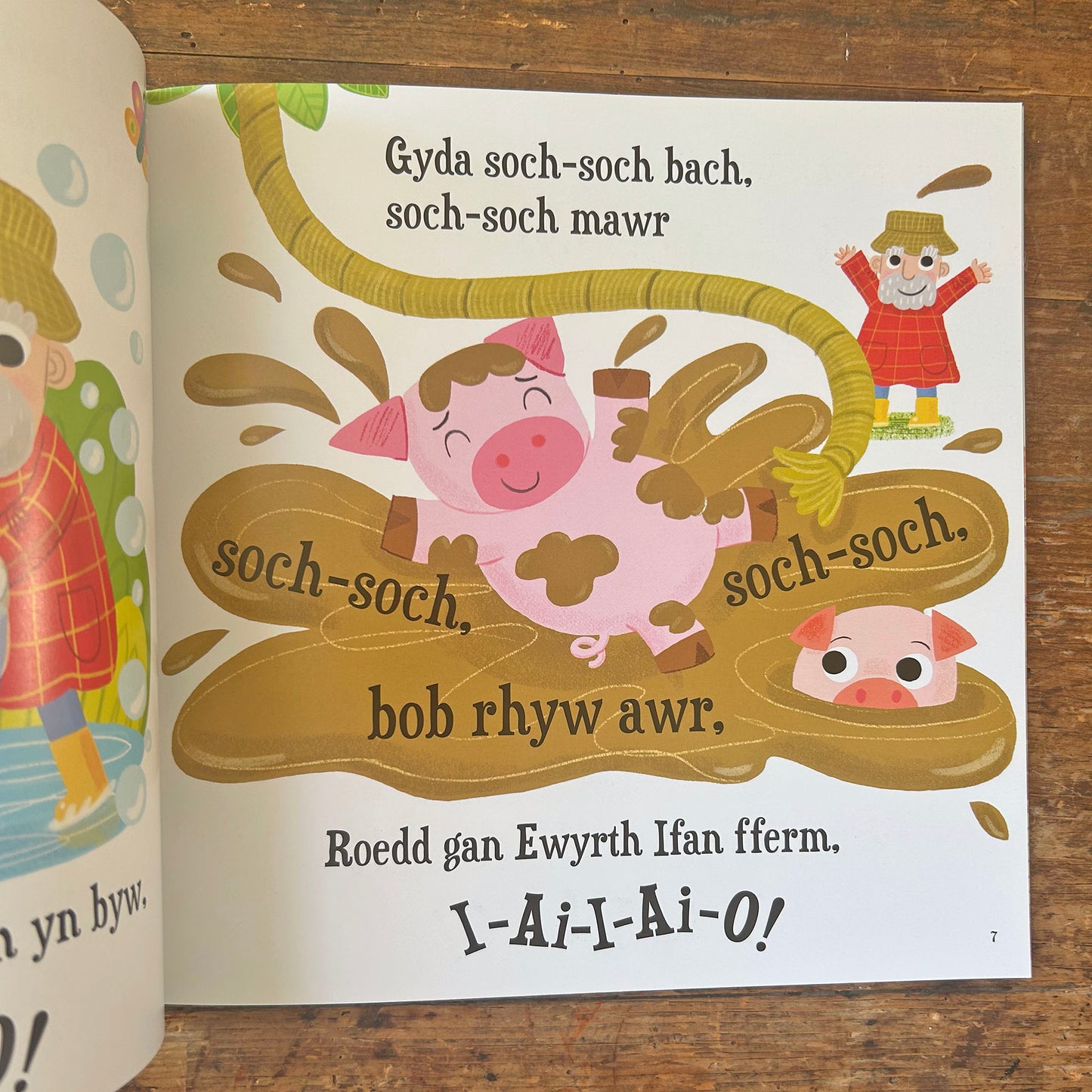 Roedd gan Ewyrth Ifan Fferm / Old MacDonald had a Farm (Preloved)